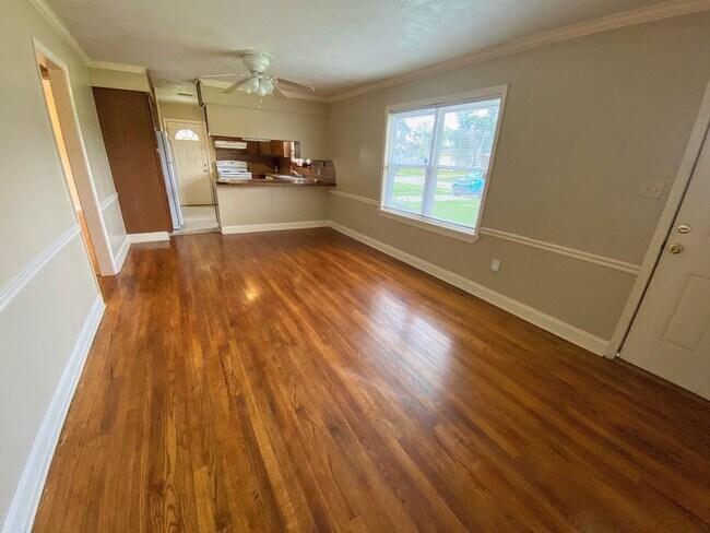 Building Photo - 2BR/1BA Duplex Near McNeese State University