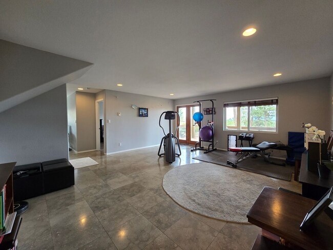 Building Photo - Beautiful Quemazon Home (5085 Alegria)