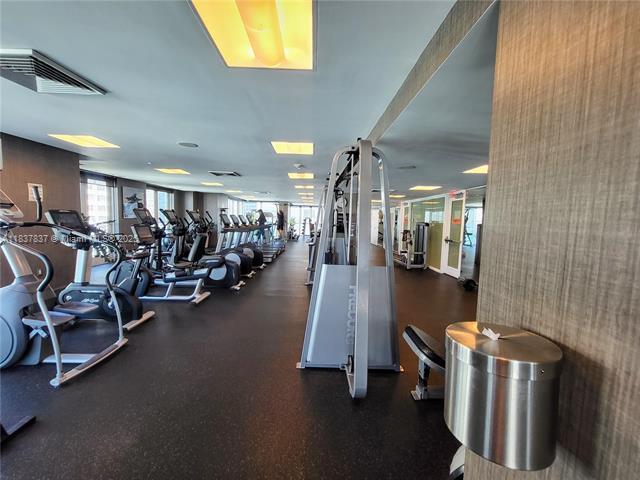 Building Photo - 950 Brickell Bay Dr