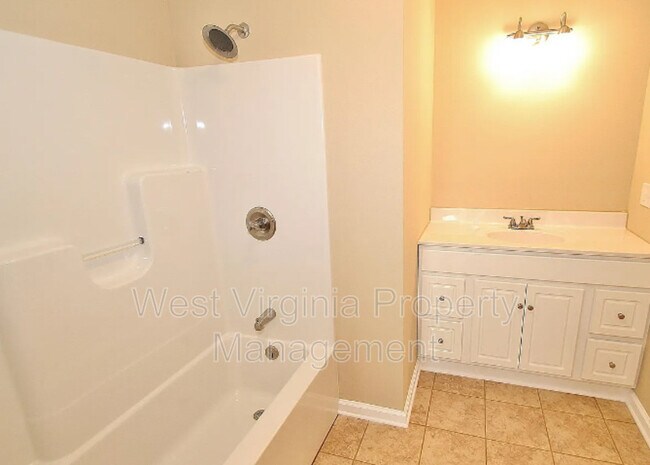 Building Photo - 198 Blackbird Village Cir