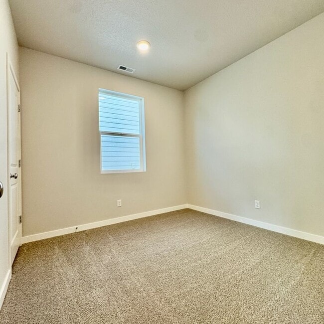 Building Photo - Beautiful Brand New Home!