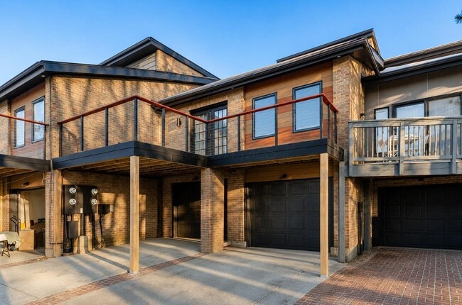 Building Photo - 3535 Sunset Dr