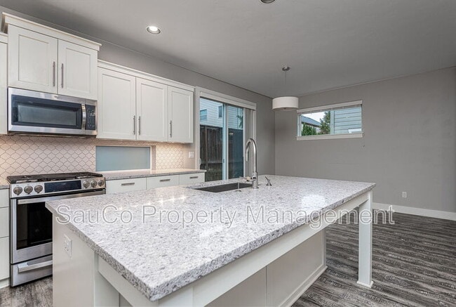 Building Photo - 13227 SW Maxfield Ln