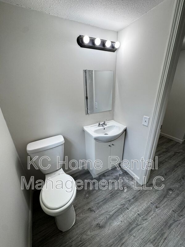 Building Photo - 8620 Countryshire Ln