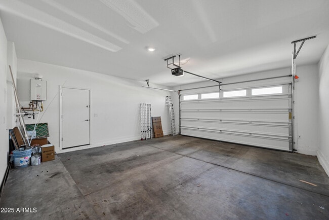 Building Photo - 1825 E Saguaro Park Ln