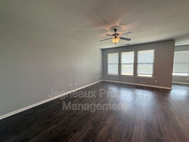 Building Photo - 317 Langley Dr