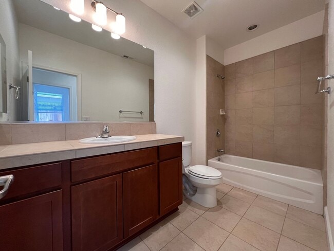 Building Photo - Large 4 bedroom home located in Green Vall...