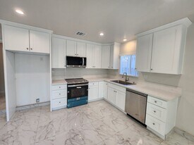 Building Photo - 9322 Cayuga Ave