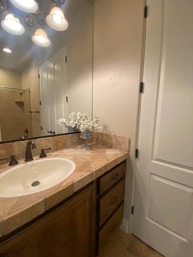 Building Photo - Unfurnished Home in Sunbrook!