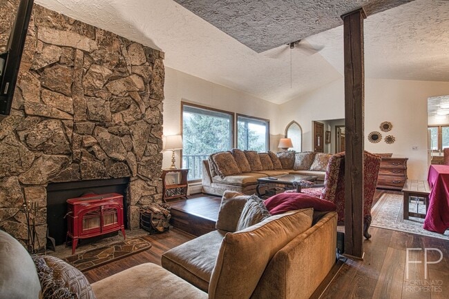 Building Photo - On the Blue River!  HUGE 4 Bedroom home, Furnished Updates throughout!  Bus route!  Spacious parking