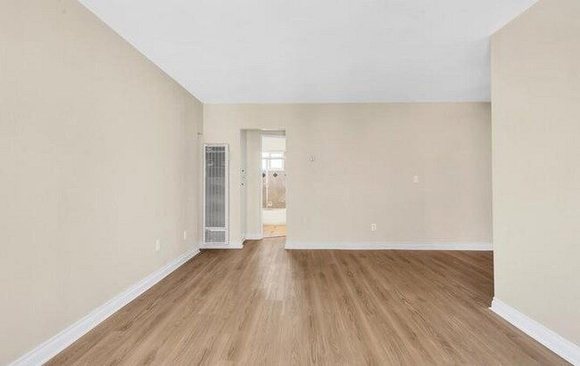 Building Photo - Welcome to prime living in quite Historic ...