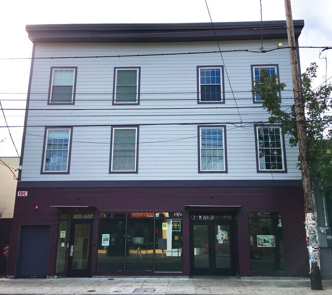 Building Photo - 822 N Killingsworth St