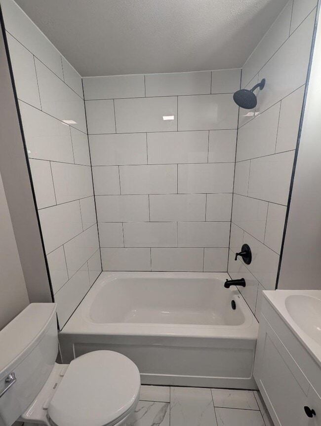 Building Photo - 307 S Beiger St