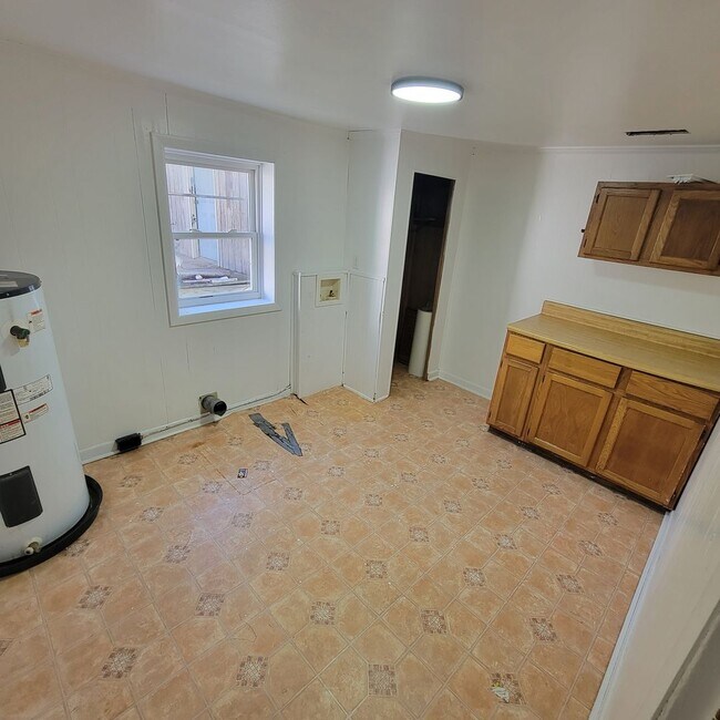 Building Photo - 3/1-Livingston City Limits-Finished Attic ...
