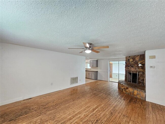 Building Photo - 15812 Sea Pines Dr