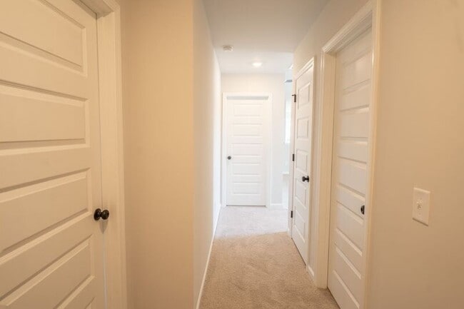 Building Photo - 142 Geranium Wy