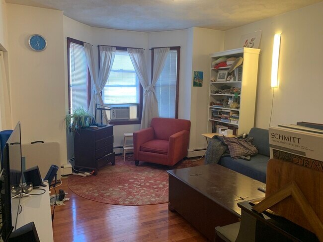 Primary Photo - 63 Webster Ave