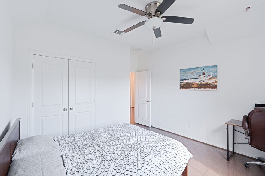 Building Photo - 528 Spurlock Wy