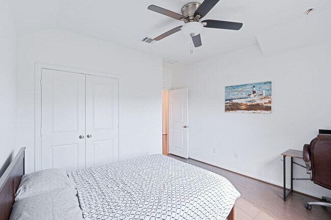 Building Photo - 528 Spurlock Wy