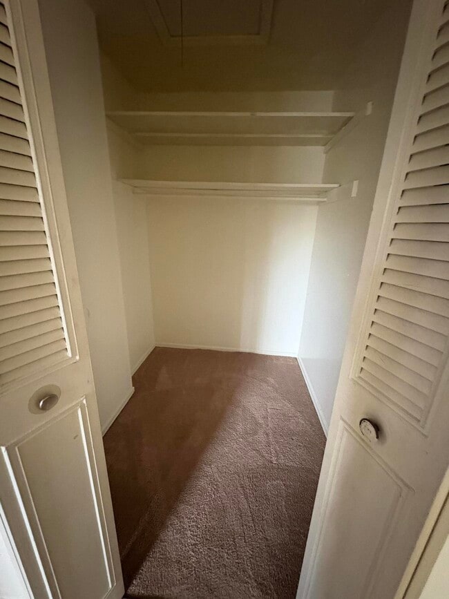 Building Photo - 1280 Ascot Park