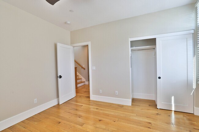 Building Photo - Modern 3-Bedroom Townhome with Rooftop Dec...