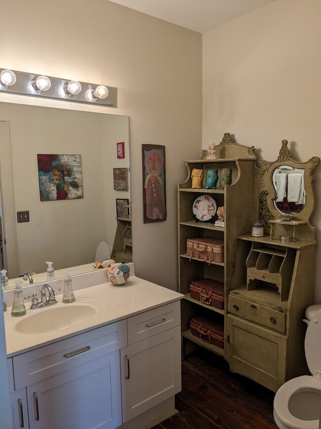 Building Photo - 246 N Court St