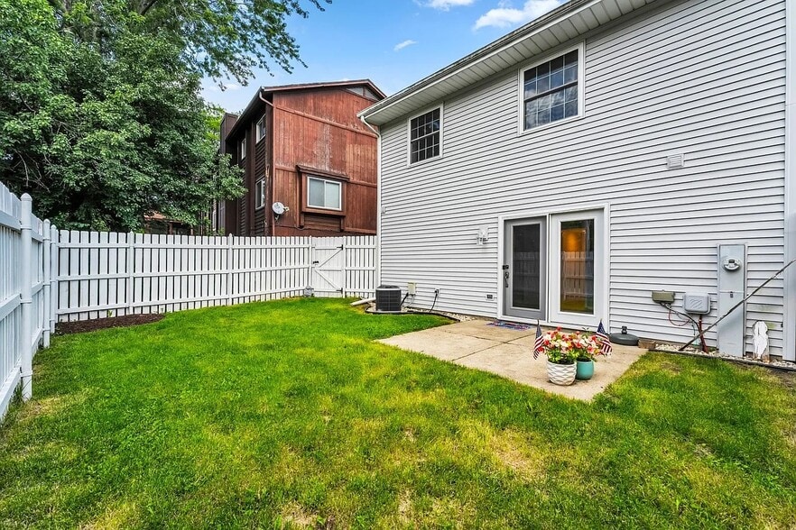 Building Photo - 1110 Riverwood Dr