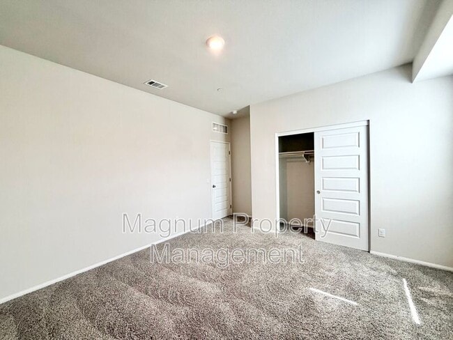 Building Photo - 40617 Birchfield Dr