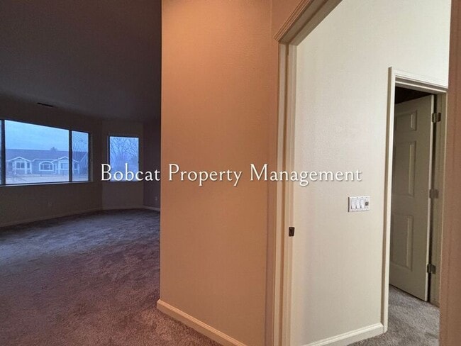 Building Photo - 1054 Camellia Ct