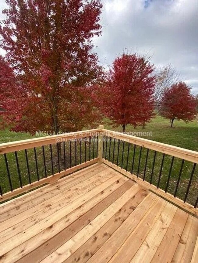 Building Photo - Creekwood Park Townhomes: 3 bedroom Duplex with unique floor plan for rent in the Northland