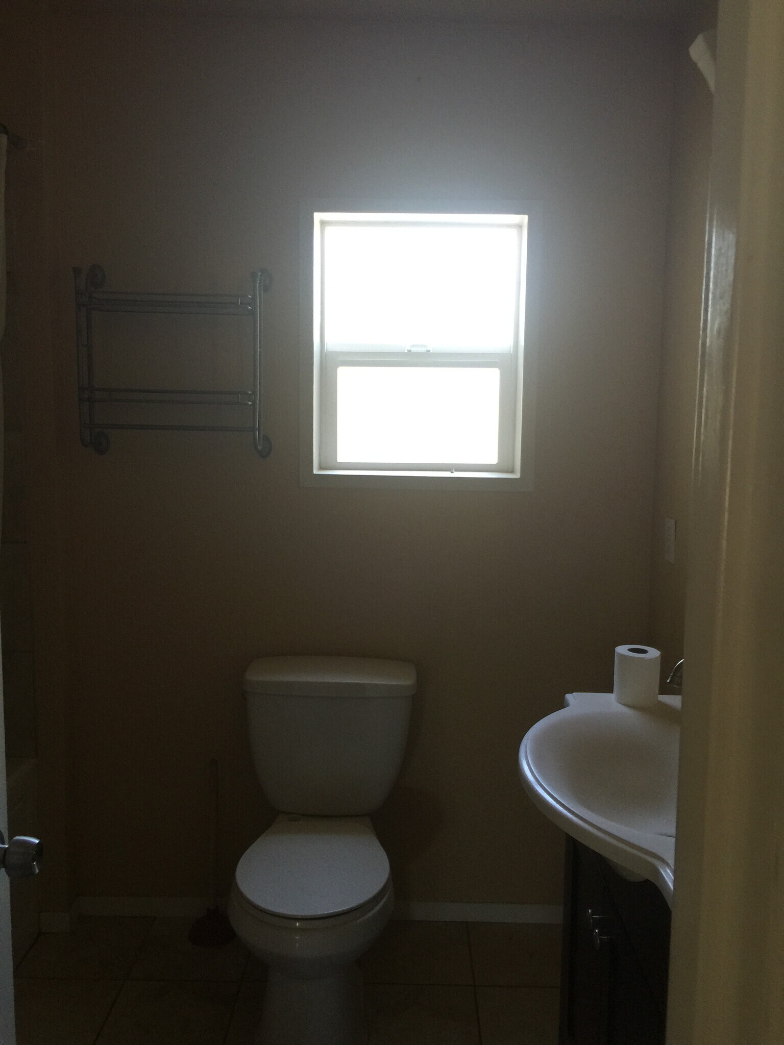 Bath 1 - 2935 Johnson Ave