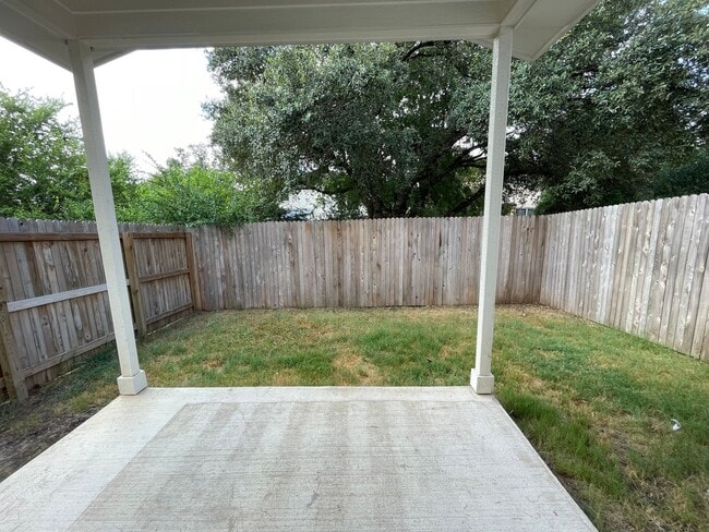 Building Photo - Gated 3-Bed Townhome Near SeaWorld & Lackland AFB — Pets Welcome!