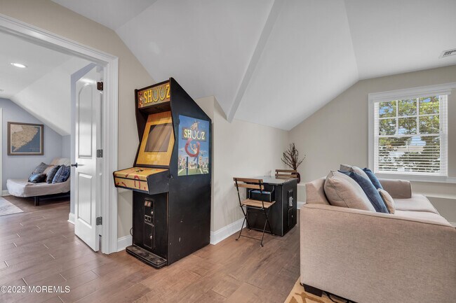 Building Photo - 2118 Edgewood Pl