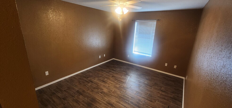 Master Bedroom - 807 Sabinas St