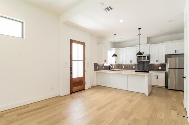 Building Photo - 3052 Truxillo St