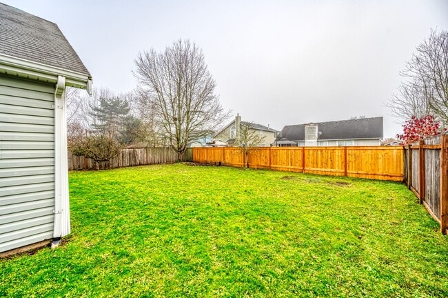 Building Photo - Rambler 3 Bedroom 2 Bath Fenced Yard - Orting