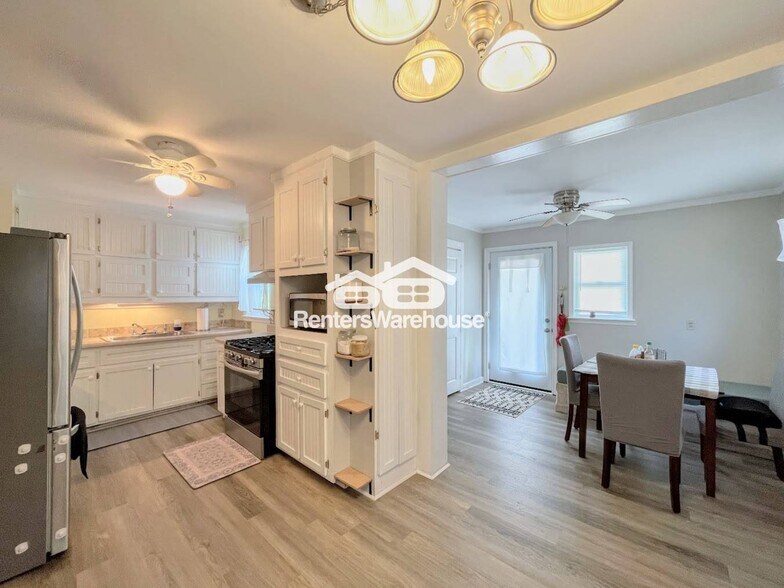 Building Photo - 8455 Radnor Rd