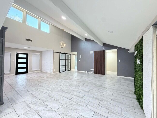 Building Photo - 6610 Campden Dr