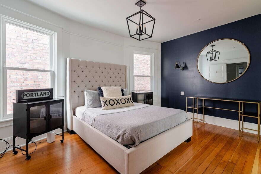 Building Photo - 18 NW 22nd Pl