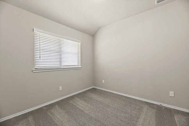 Building Photo - 1330 Lakeside Crk Rd