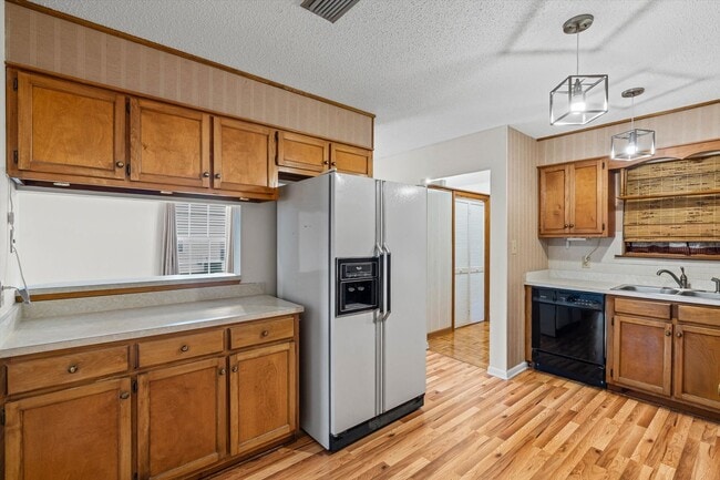 Building Photo - Charming Fairhope Home for Rent – Convenie...