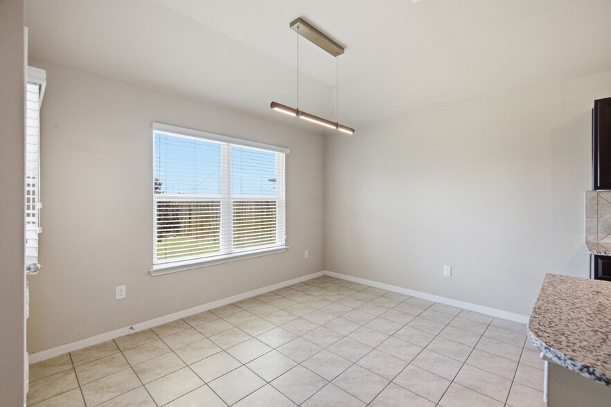 Building Photo - 5813 Roderick Dr