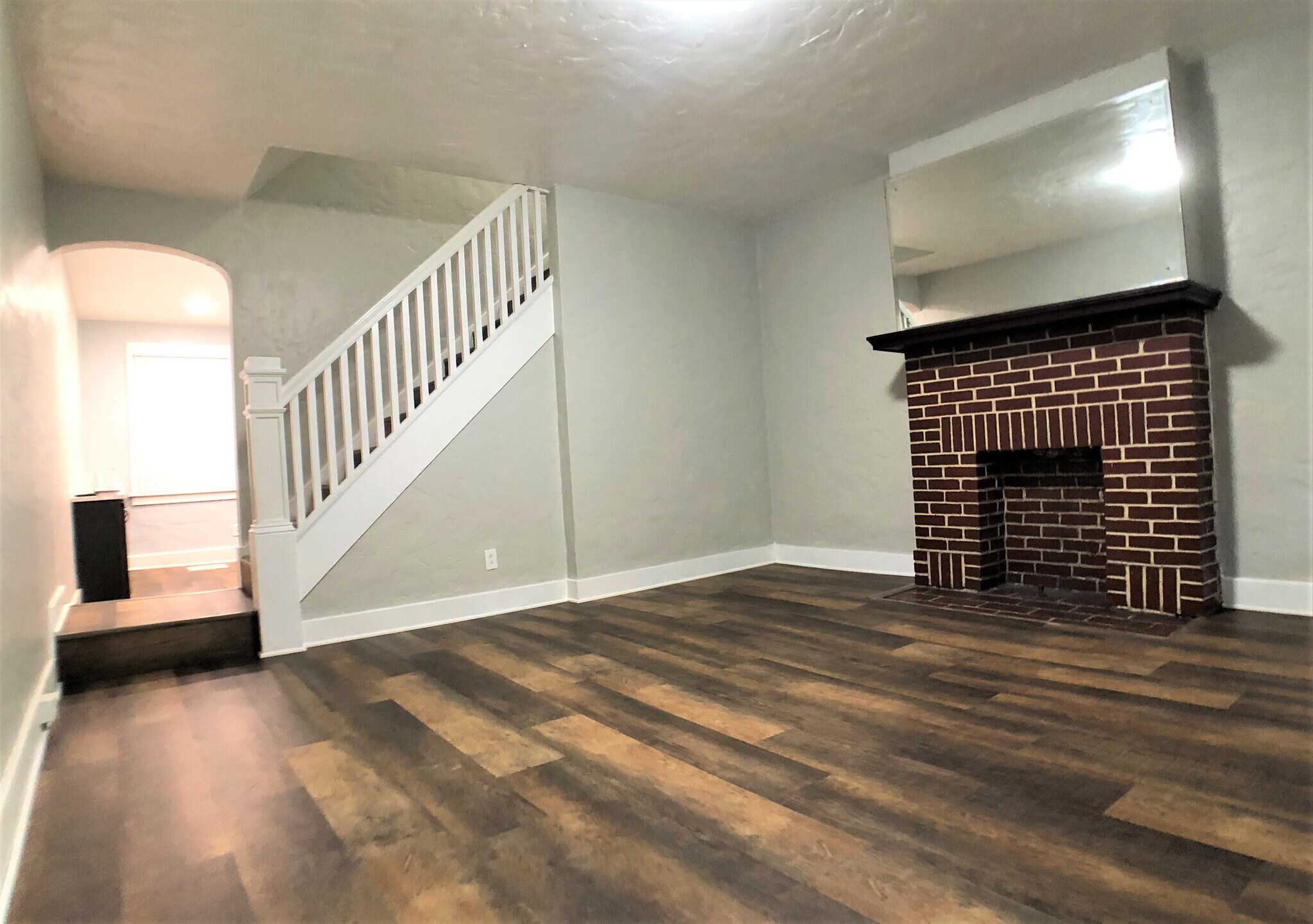 Living Room - 5346 Hillcrest St