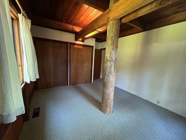 Building Photo - 3BR/ 2BA CARMEL VALLEY RETREAT