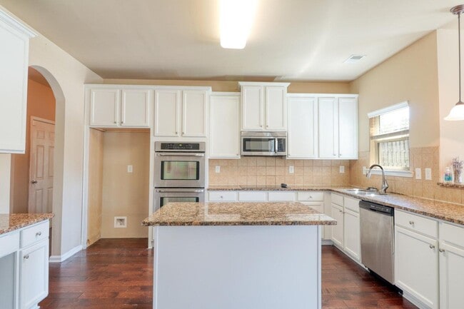 Building Photo - 726 Old Indian Camp Rd