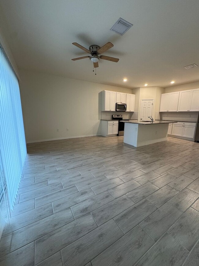 Building Photo - 3 Bed 2 Bath Duplex in Lehigh Acres