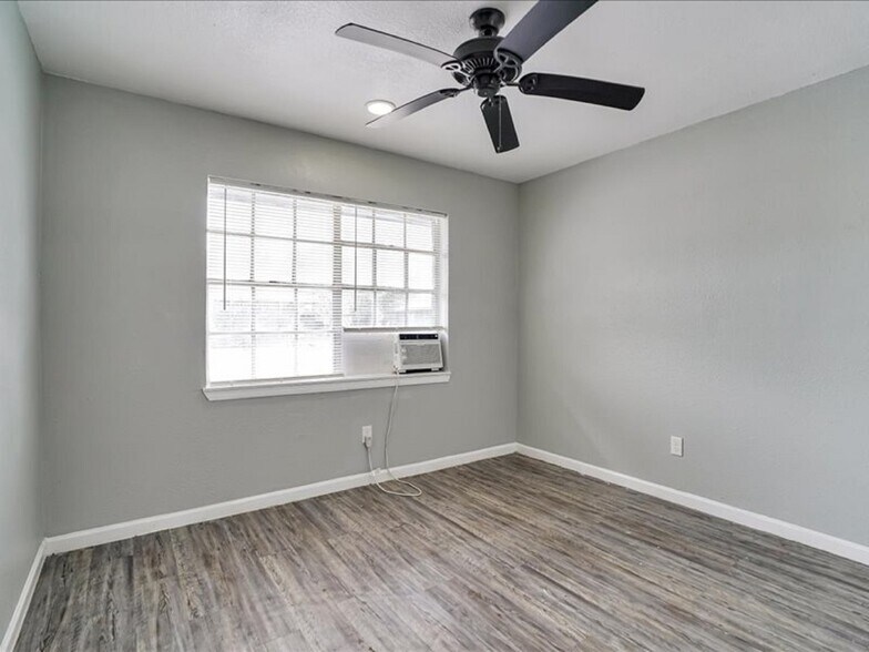 Building Photo - 5175 Lavender St