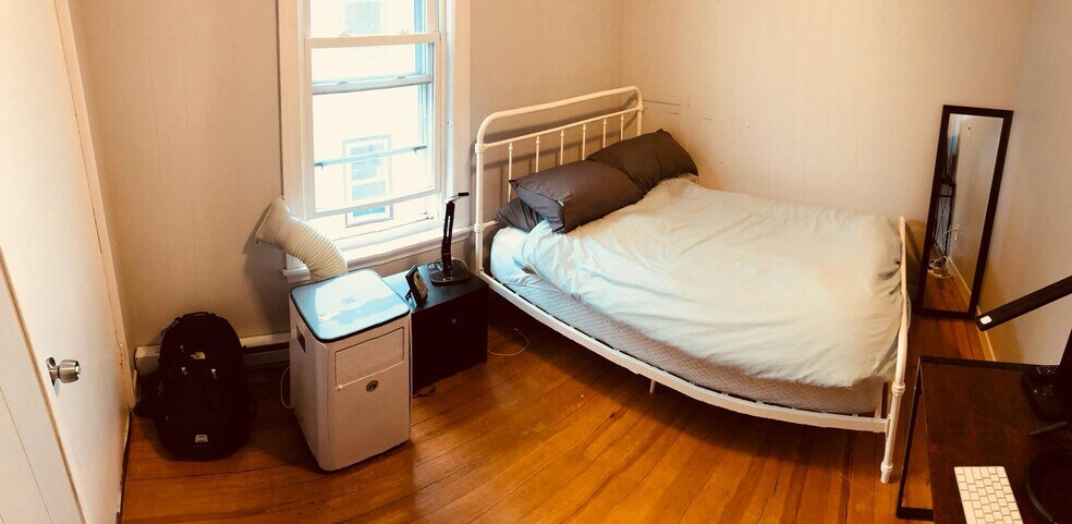 Building Photo - 1062 Saratoga St