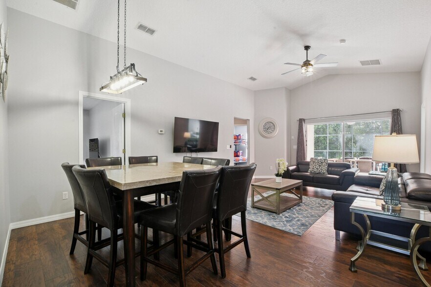 Building Photo - 661 Sandy Ridge Dr