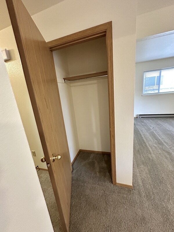 Building Photo - 321 Janet St